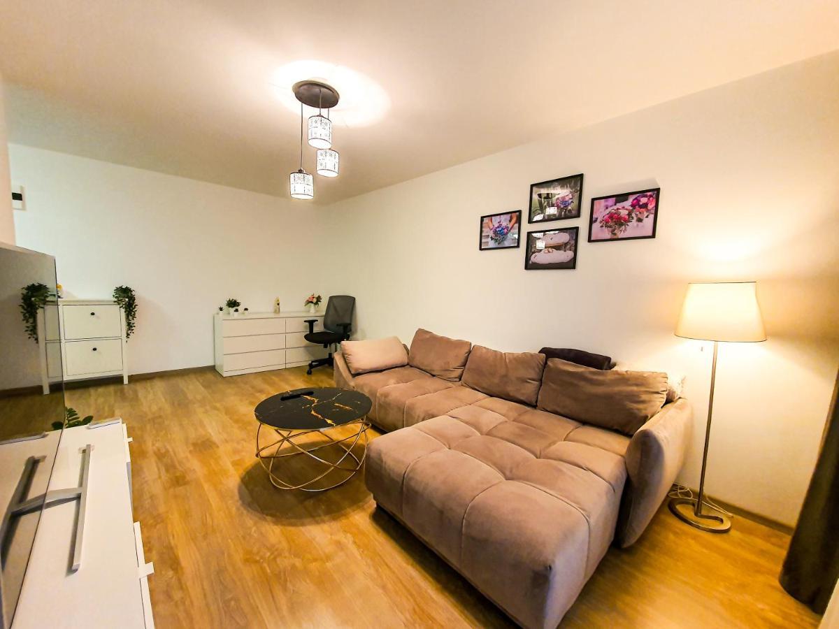 Luxurious Retreat 1Br Apartment With Netflix, Private Parking And Self Check In Popesti-Leordeni Exterior photo