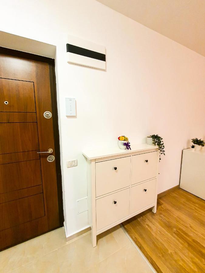 Luxurious Retreat 1Br Apartment With Netflix, Private Parking And Self Check In Popesti-Leordeni Exterior photo