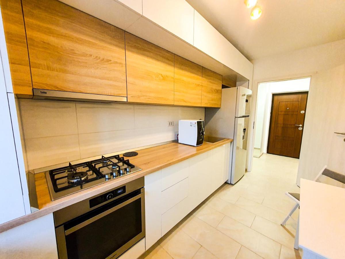 Luxurious Retreat 1Br Apartment With Netflix, Private Parking And Self Check In Popesti-Leordeni Exterior photo
